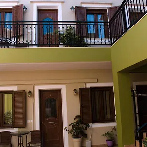 κάντε κράτηση εδώ